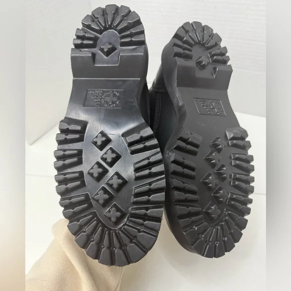 Dr. Martens Black Leather Boots size 7W / 6M - Picture 4 of 7